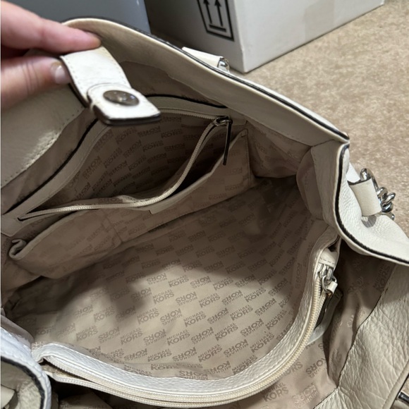 Michael Kors beige bag - Picture 6 of 6